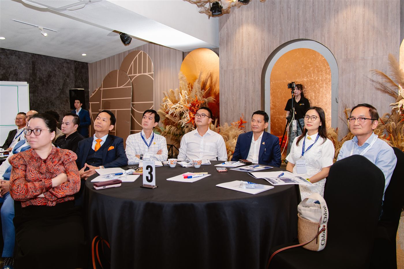 CEO và lãnh đạo doanh nghiệp tham dự chương trình Crestcom L.E.A.D.R. tại TP.HCM